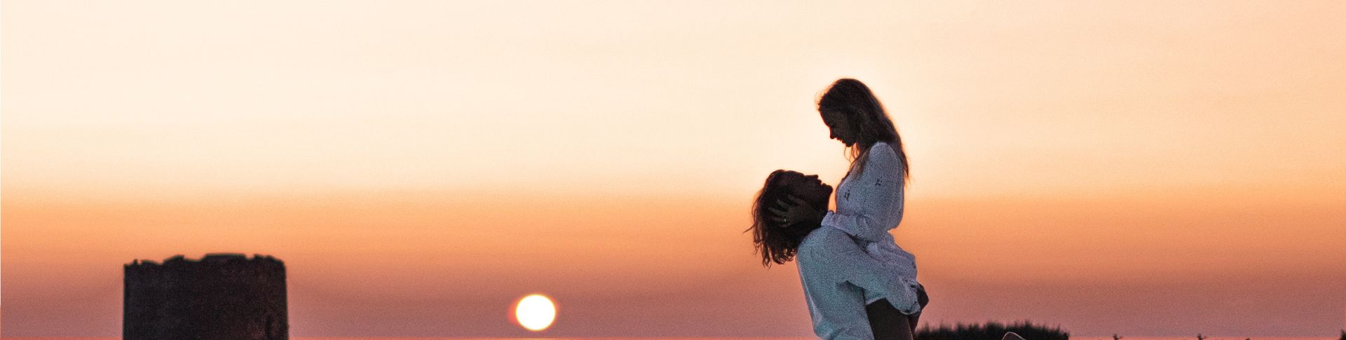 Where to get married in Sardinia. Intimate weddings by the sea at Isola Rossa