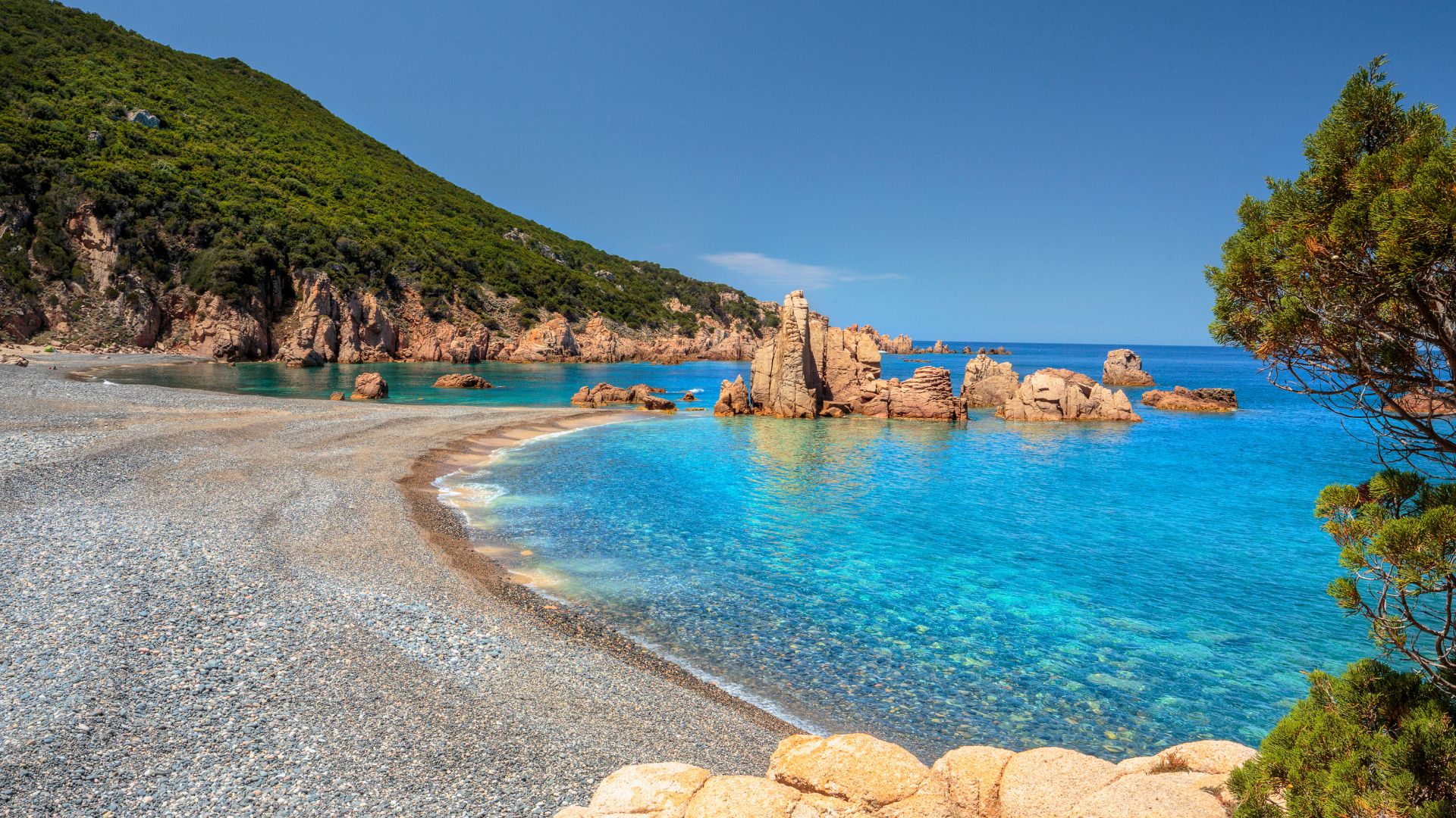 Three Slow-Paced trails to explore the Costa Rossa on foot